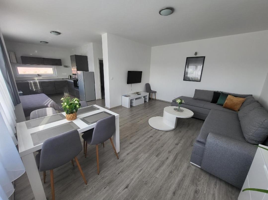 Apartman Gabriela Roudne Exterior foto