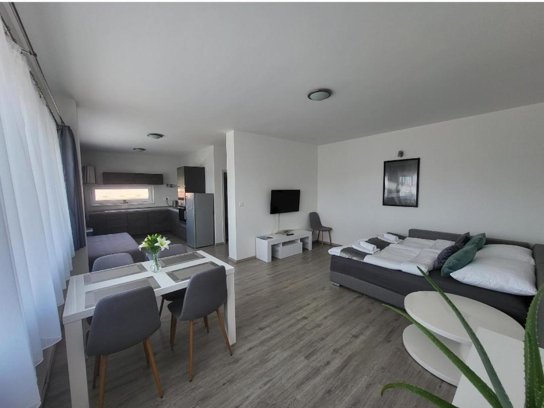 Apartman Gabriela Roudne Exterior foto